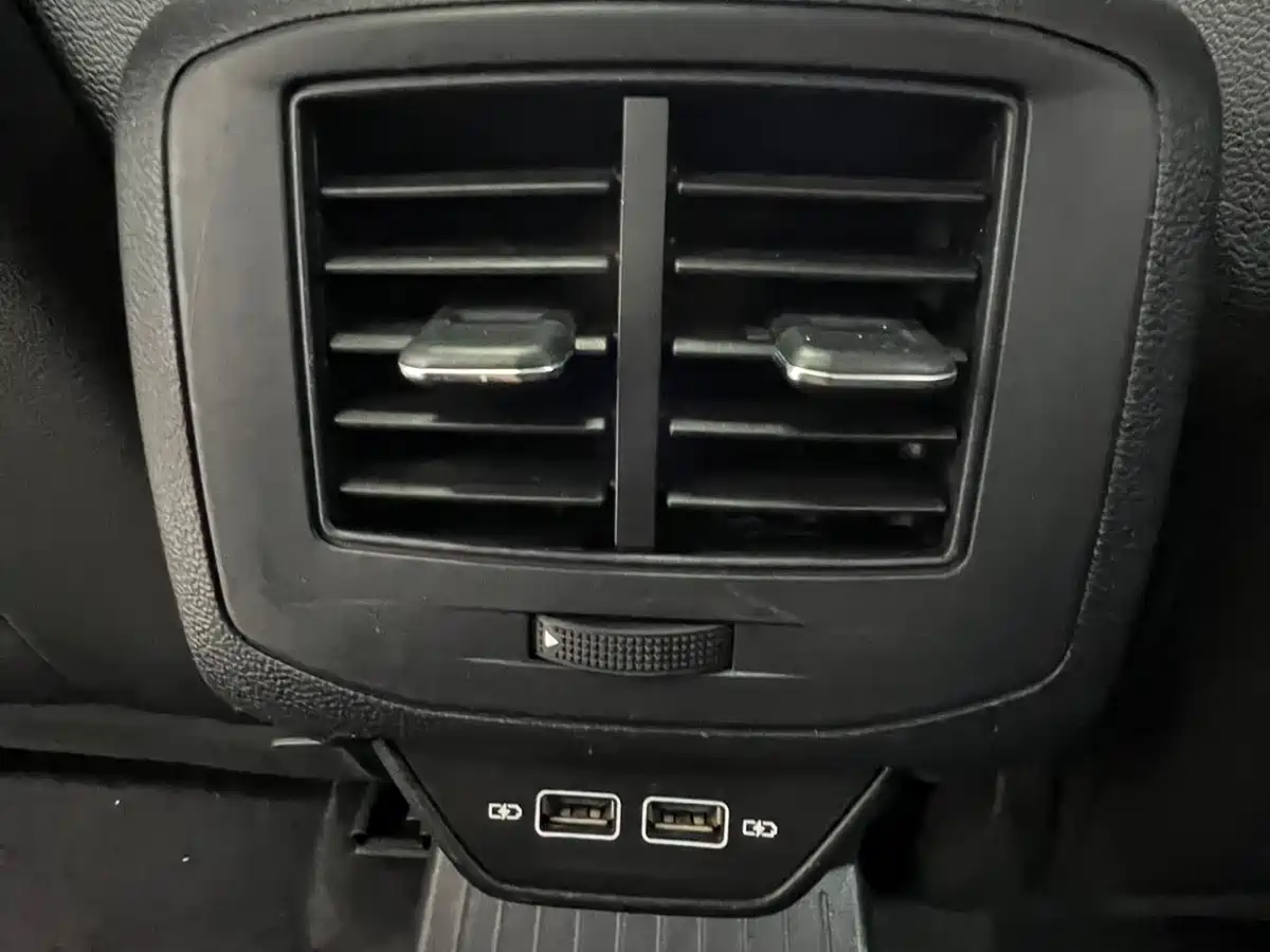 VOLKSWAGEN T-ROC EXPLORING SONGS