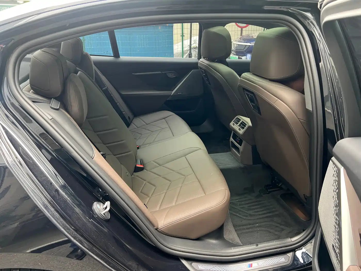 BMW 5 Series 2025 525Li M Sport Package фото 13