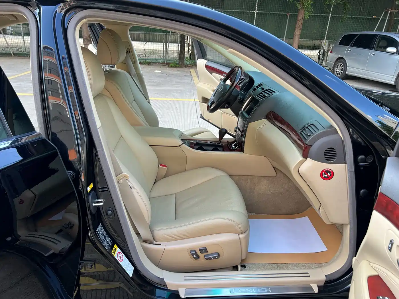 Фото 9 - Lexus LS