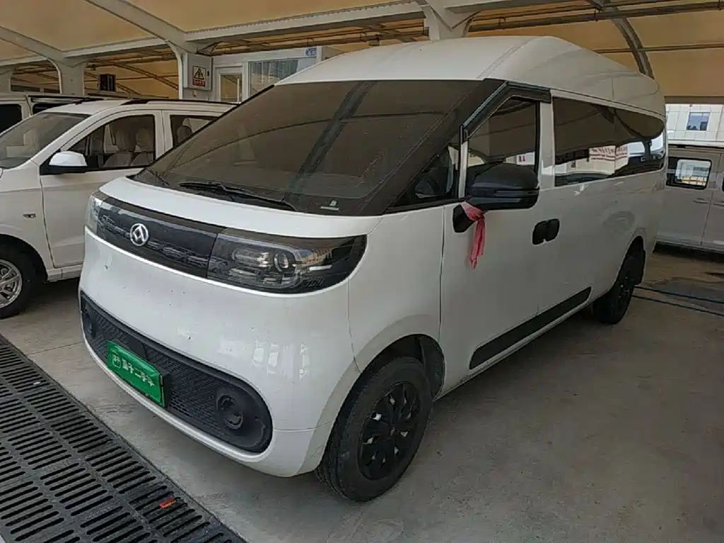 2025 SAIC Maxus Dana V1