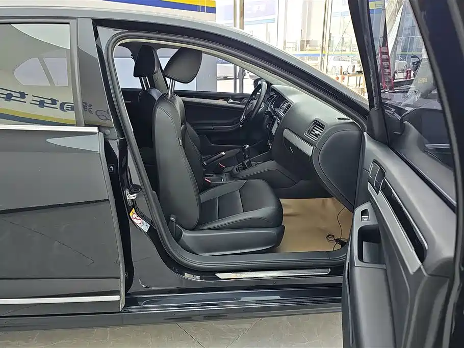 Volkswagen Sagitar 2015 1.6L Manual Comfort фото 8