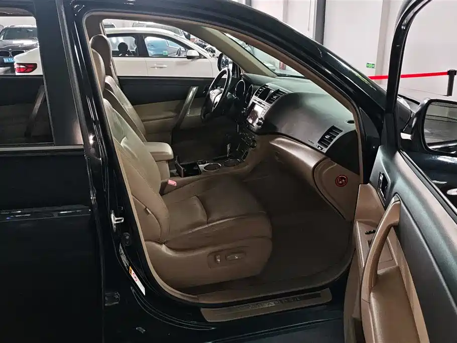 Toyota Highlander 2012 2.7L 2WD 7-Seater Luxury Edition фото 8