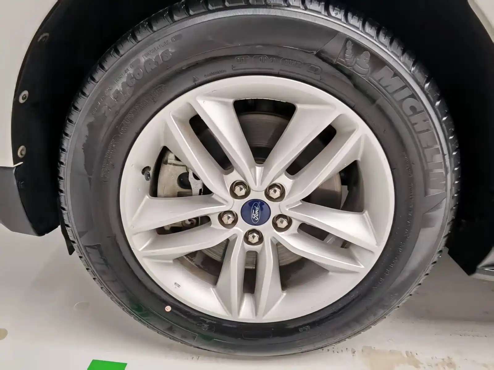 Фото 8 - Ford Edge