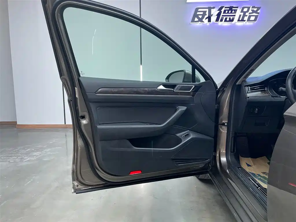 Volkswagen Magotan 2018 330TSI DSG Luxury фото 12