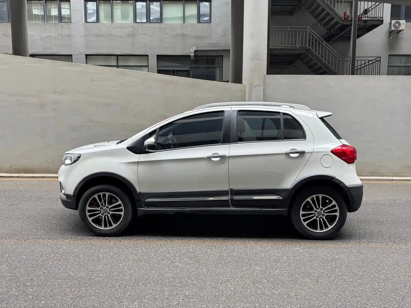 Haval H1 2016 Blue Label 1.5L AMT Luxury фото 4