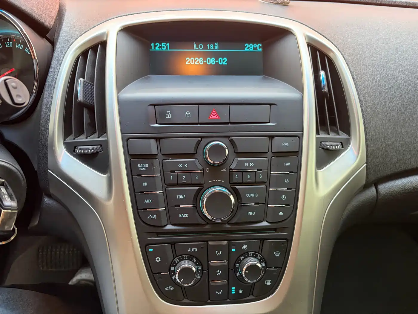 Buick Excelle 2014 XT 1.6L Automatic Fashion фото 16