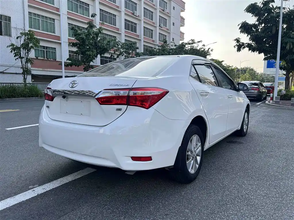 Toyota Corolla 2014 1.6L CVT GL фото 8