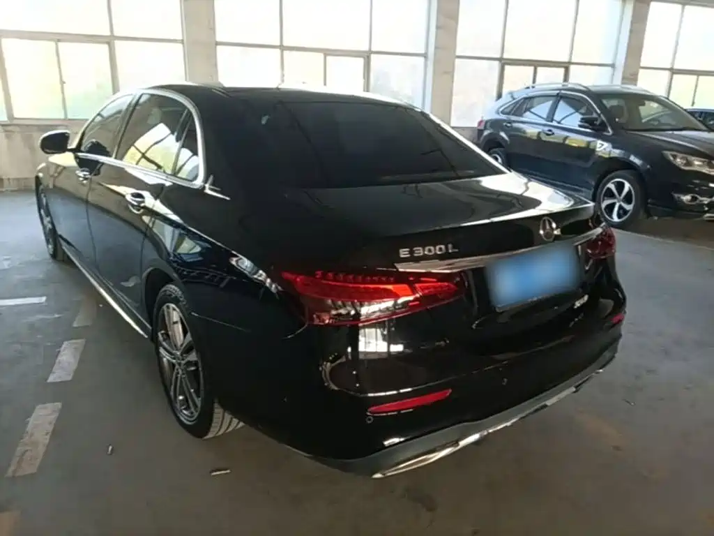 Фото 5 - Mercedes-Benz E-Class