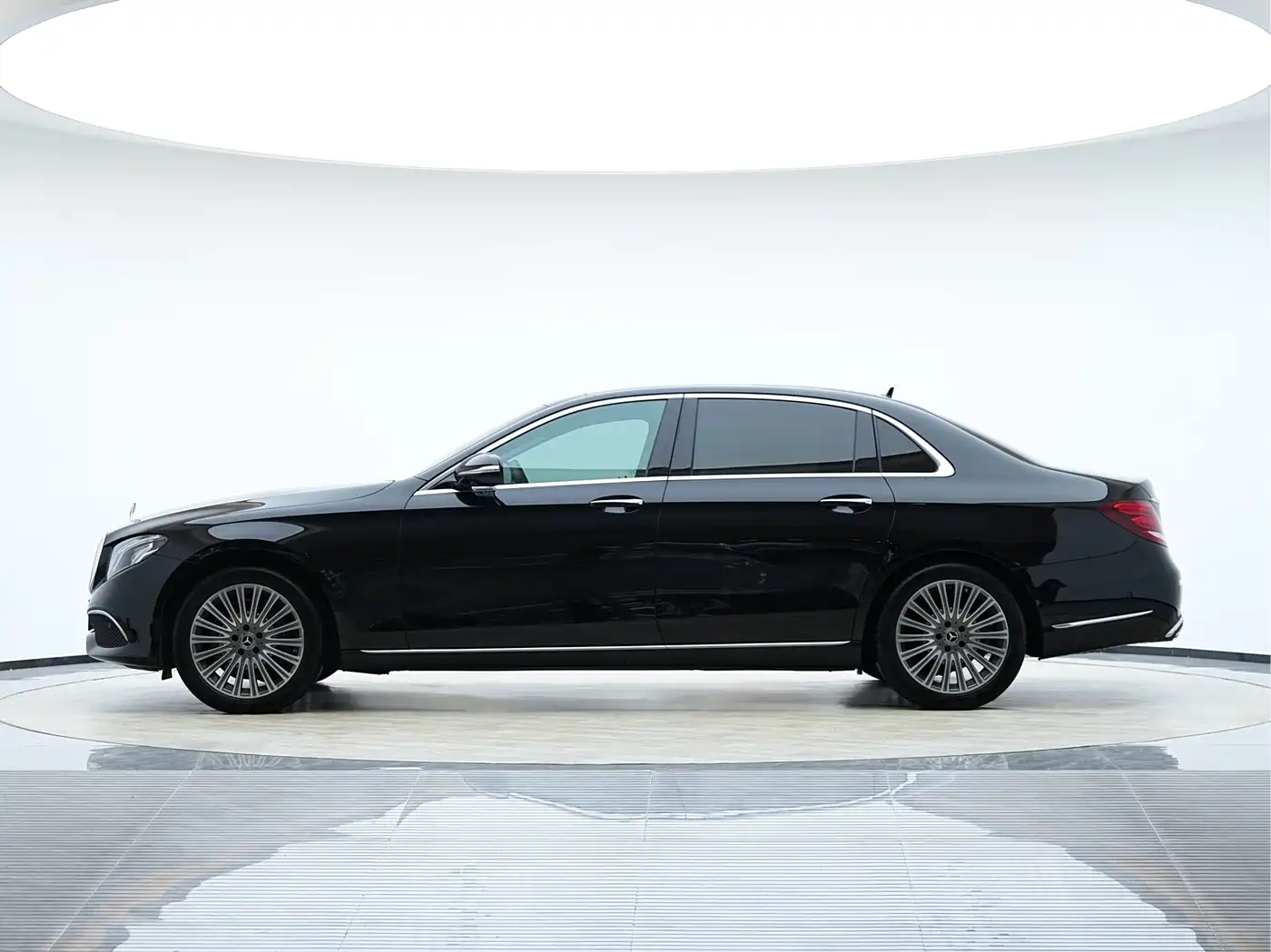 Mercedes-Benz E-Class 2020 E 300 L Luxury Model фото 7