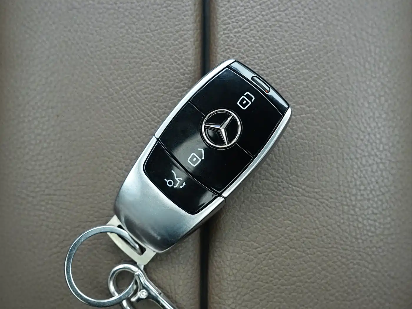 Mercedes-Benz E-Class 2020 E 300 L Luxury Model фото 13