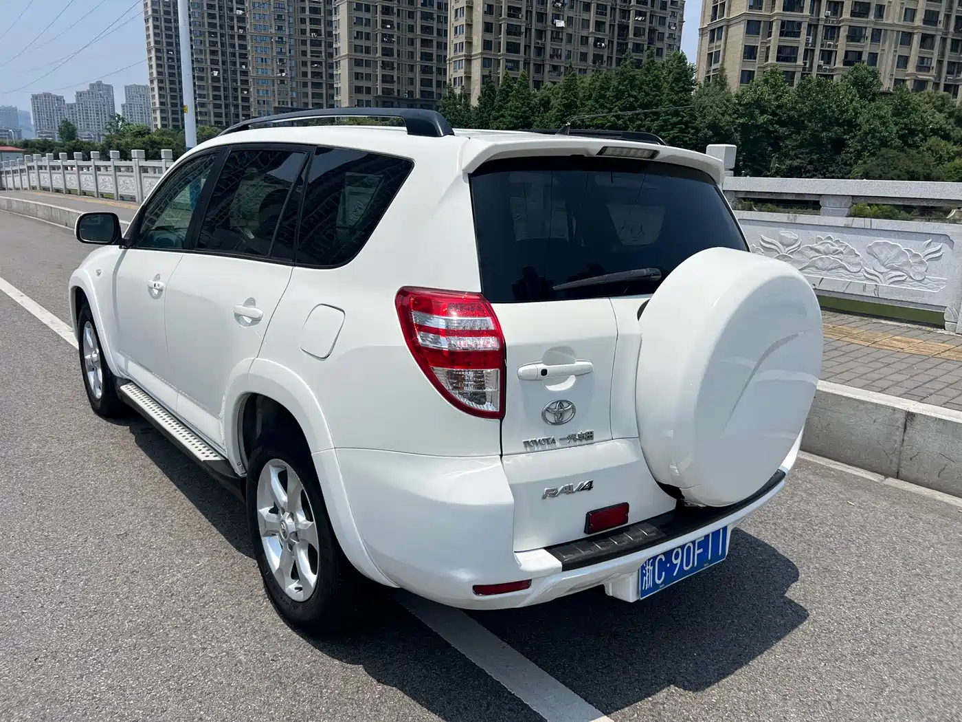 Toyota RAV4 Rongfang 2010 2.4L Automatic Luxury Upgrade Edition фото 4