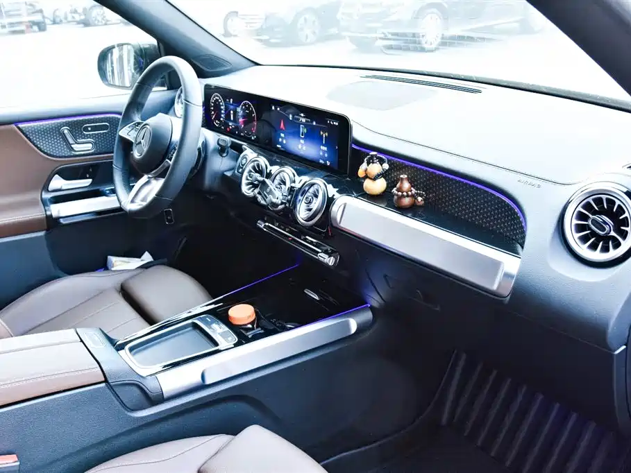 MERCEDES-BENZ GLB