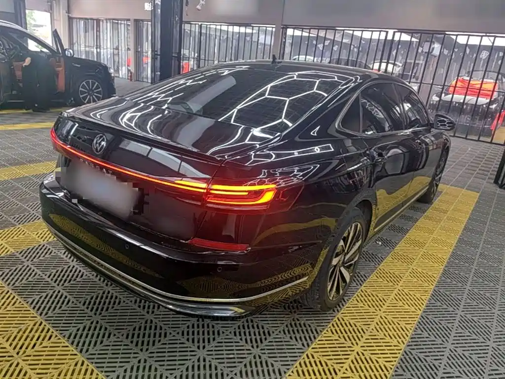 Volkswagen Passat 2024 380TSI Dragon Soaring Edition фото 7