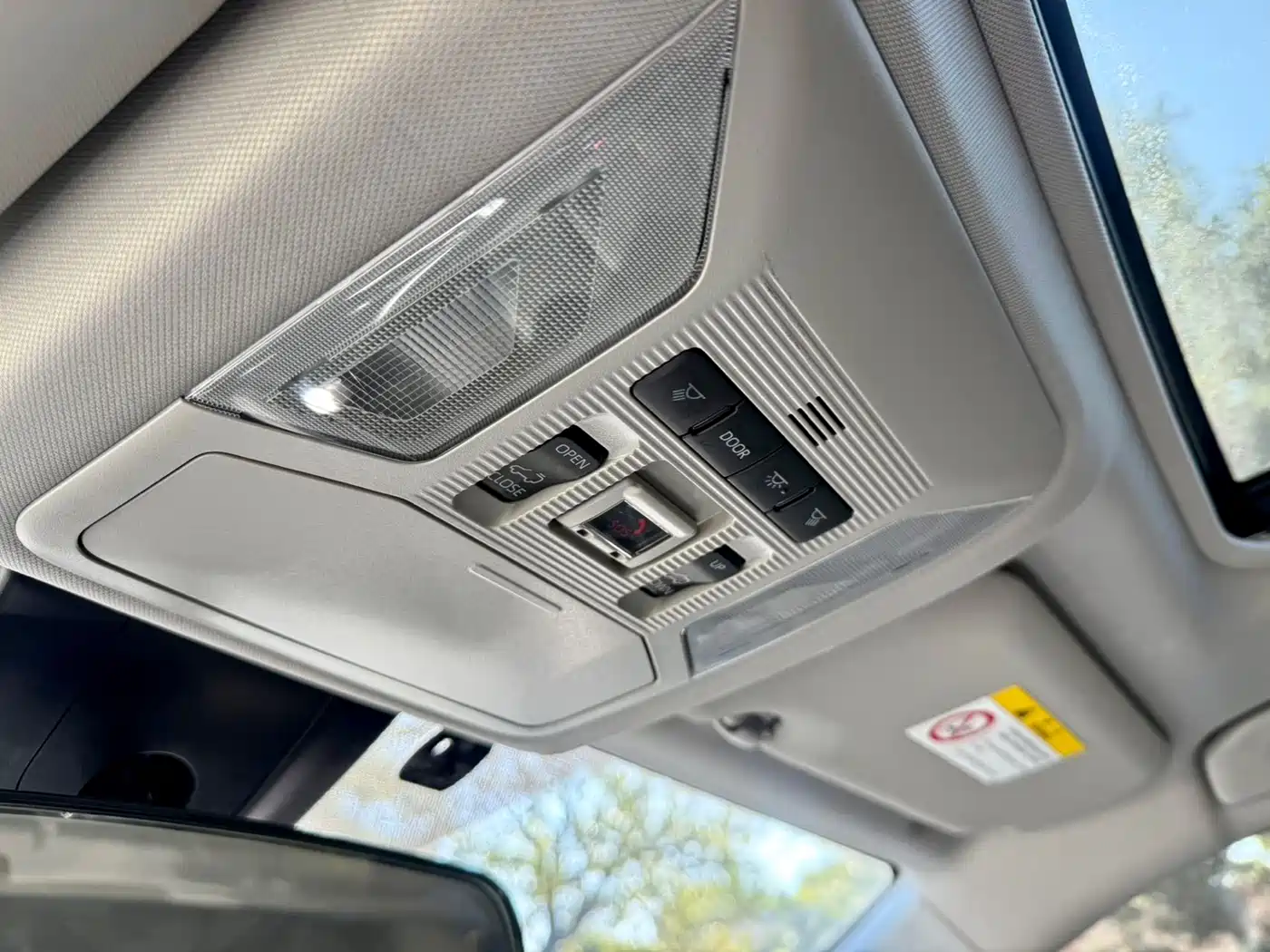 Toyota Wildlander 2021 2.0L CVT 2WD Luxury Edition фото 15