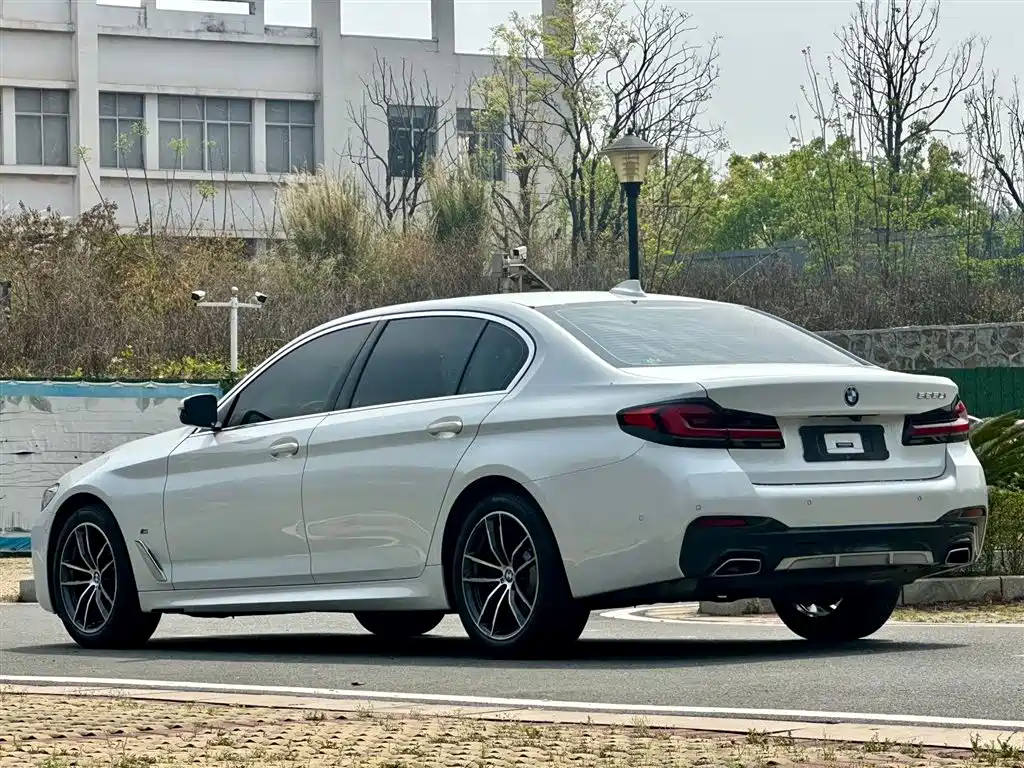 BMW 5 SERIES