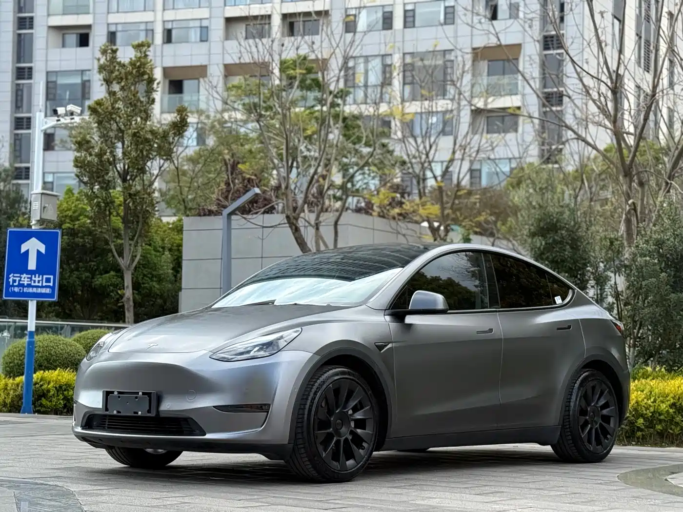TESLA MODEL Y