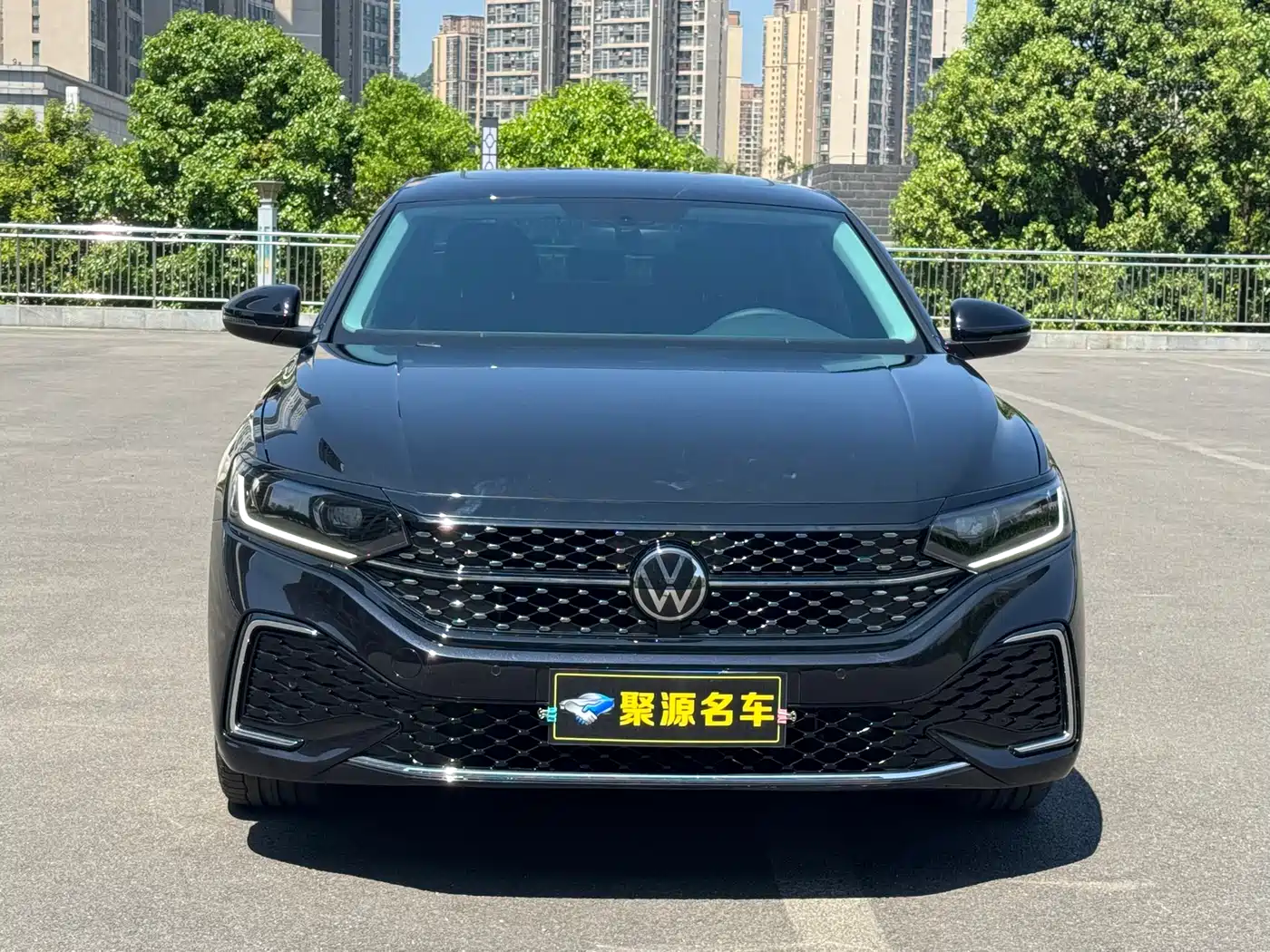 Volkswagen Passat 2025 Outstanding 330TSI Starlight Elite Edition фото 2