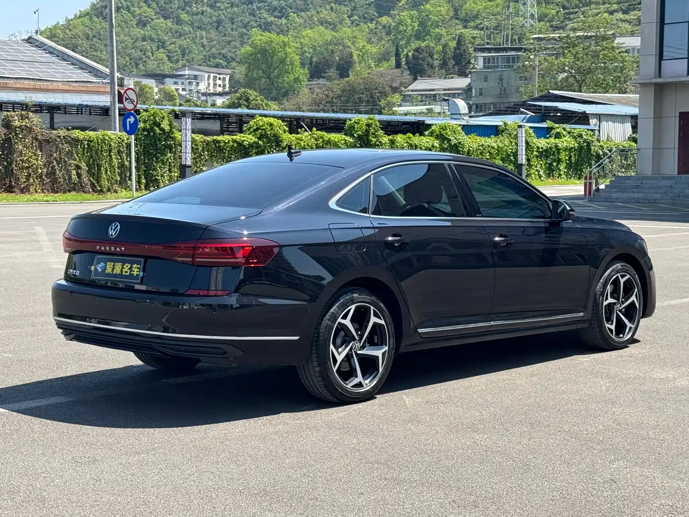 Volkswagen Passat 2025 Outstanding 330TSI Starlight Elite Edition фото 9