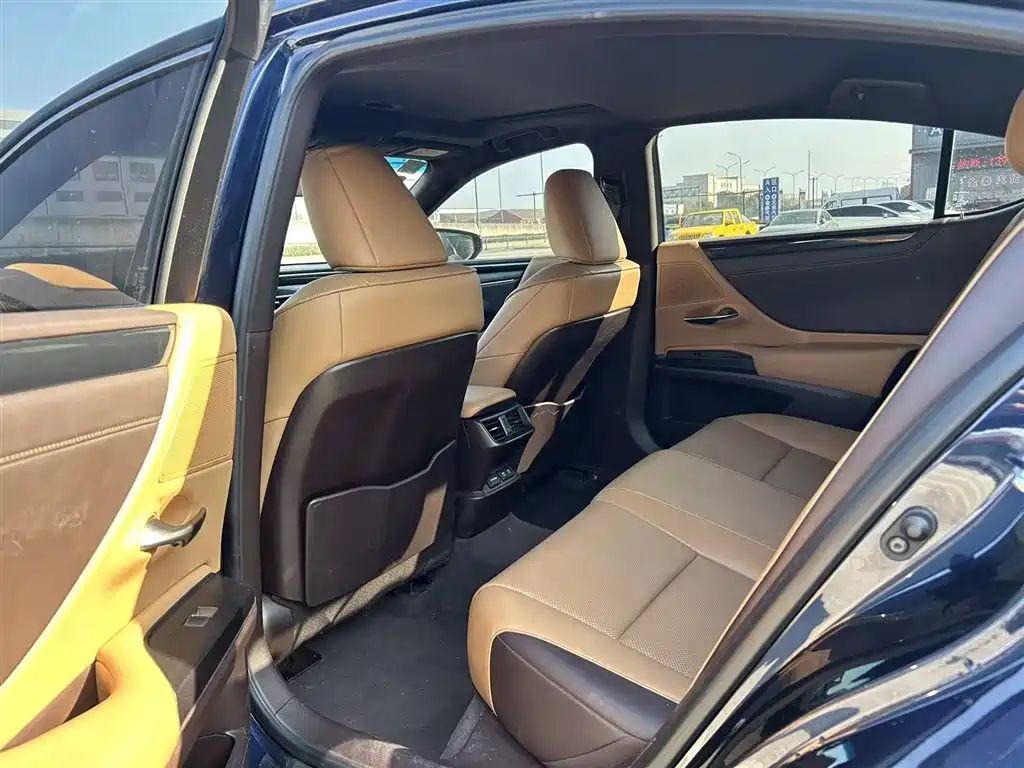 Lexus ES 2020 200 Excellence фото 10