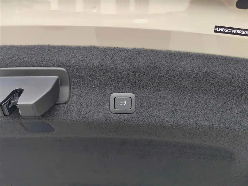 Xiaomi Auto Xiaomi SU7 2024 RWD Long Range Intelligent Driving Edition фото 13