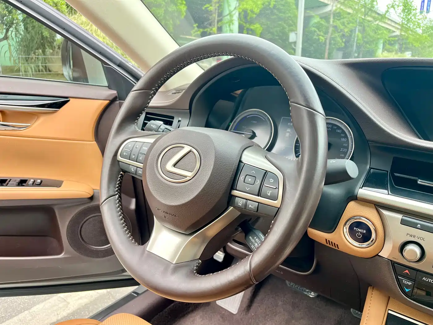 Lexus ES 2015 300h Comfort Edition фото 12