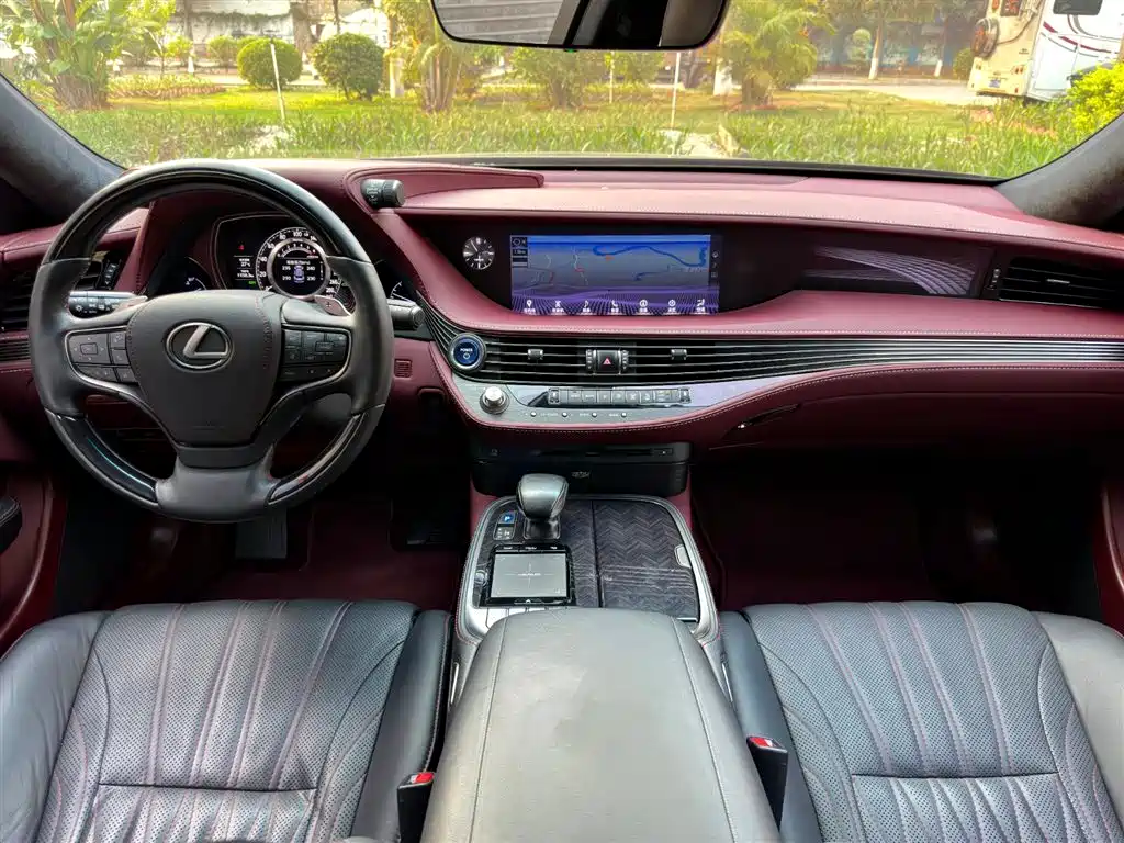 Lexus LS 2018 500h Executive Edition China VI фото 11