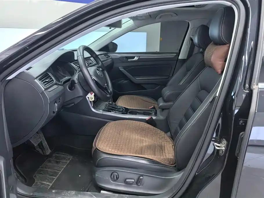 Volkswagen Passat 2016 330TSI DSG Honor Edition фото 9