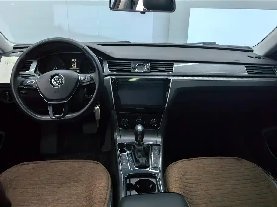Volkswagen Passat 2016 330TSI DSG Honor Edition фото 12