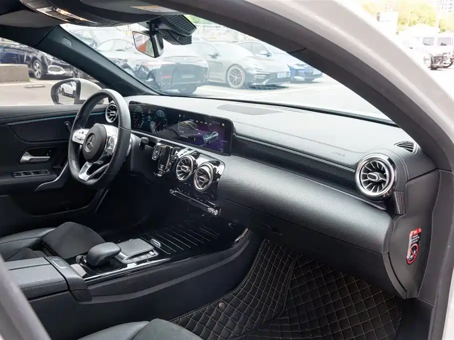 Mercedes-Benz A-Class 2021 A 200 L Sport Sedan Fashion Edition фото 14