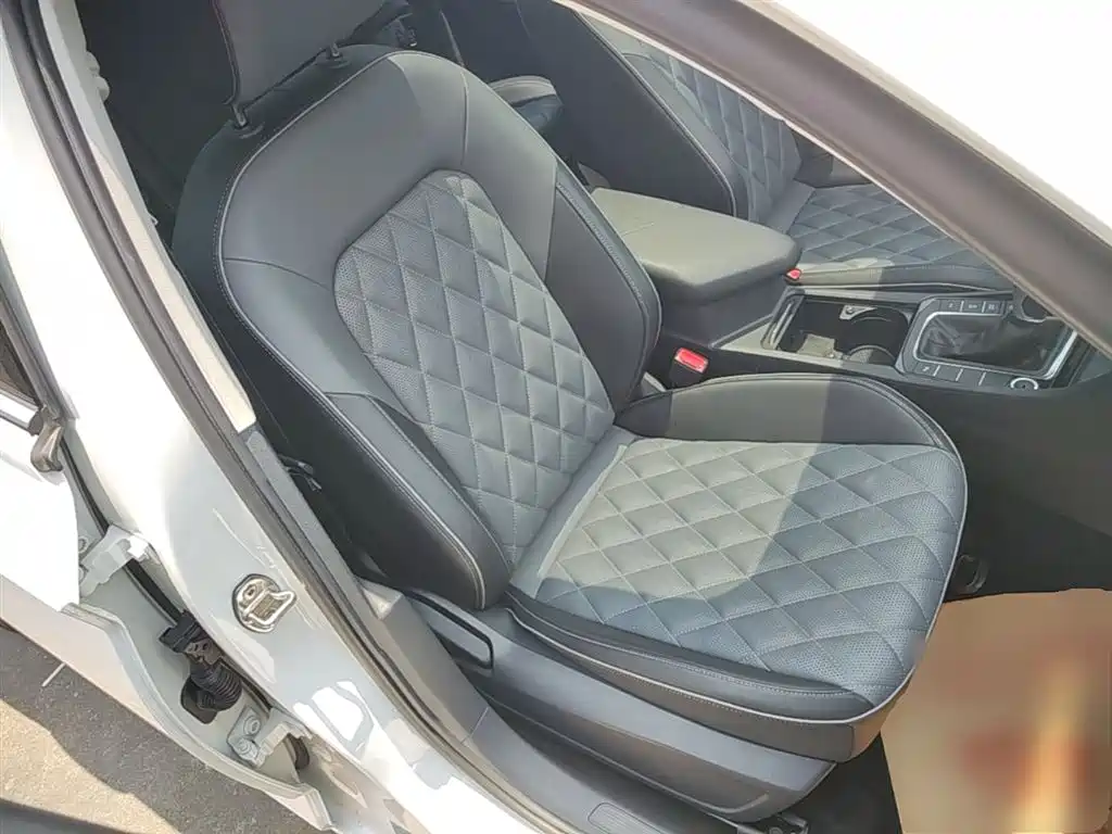 Volkswagen Sagitar 2023 300TSI DSG Surpassing Edition фото 25