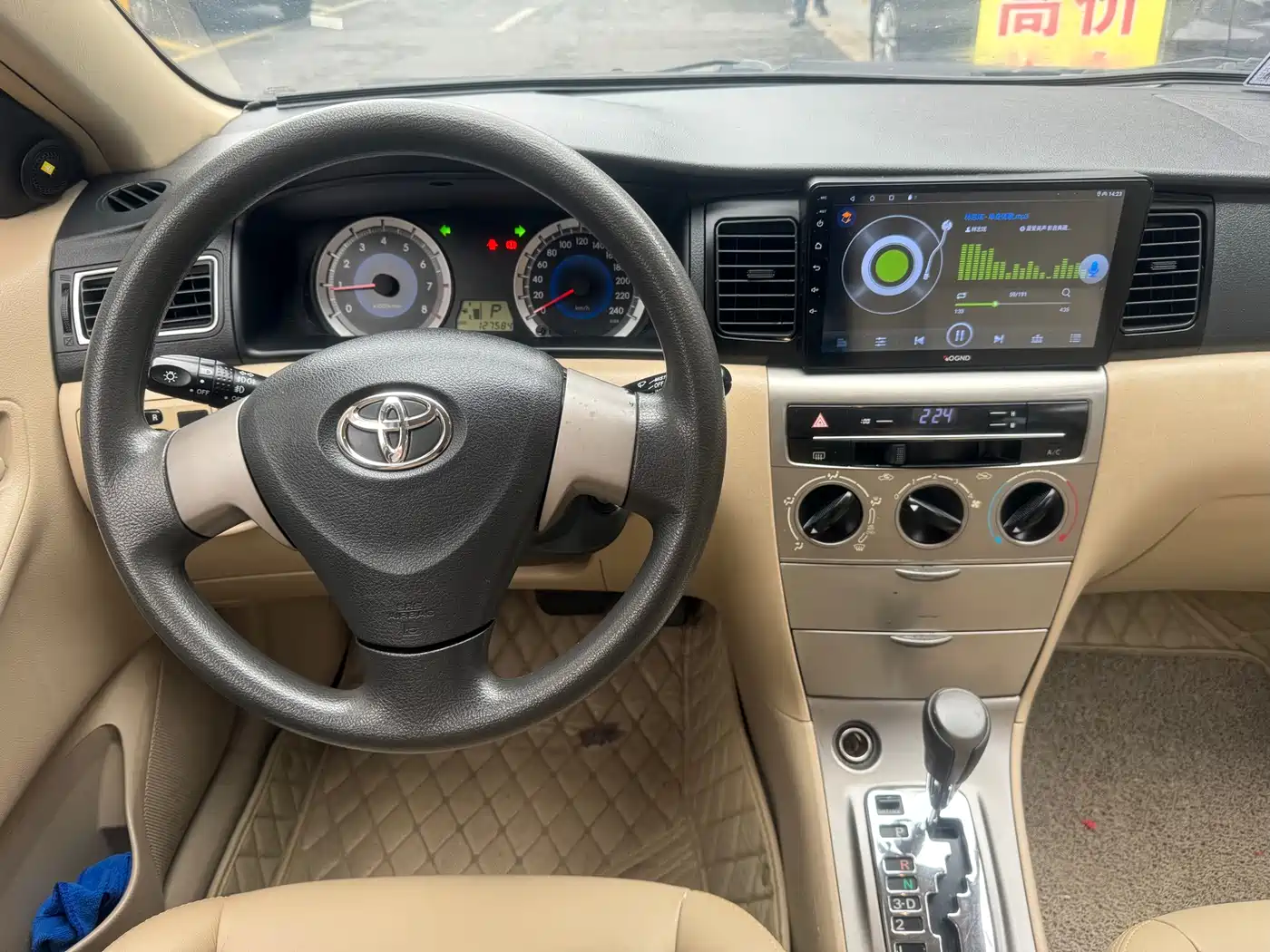Toyota Corolla 2013 1.6L Automatic Luxury фото 13