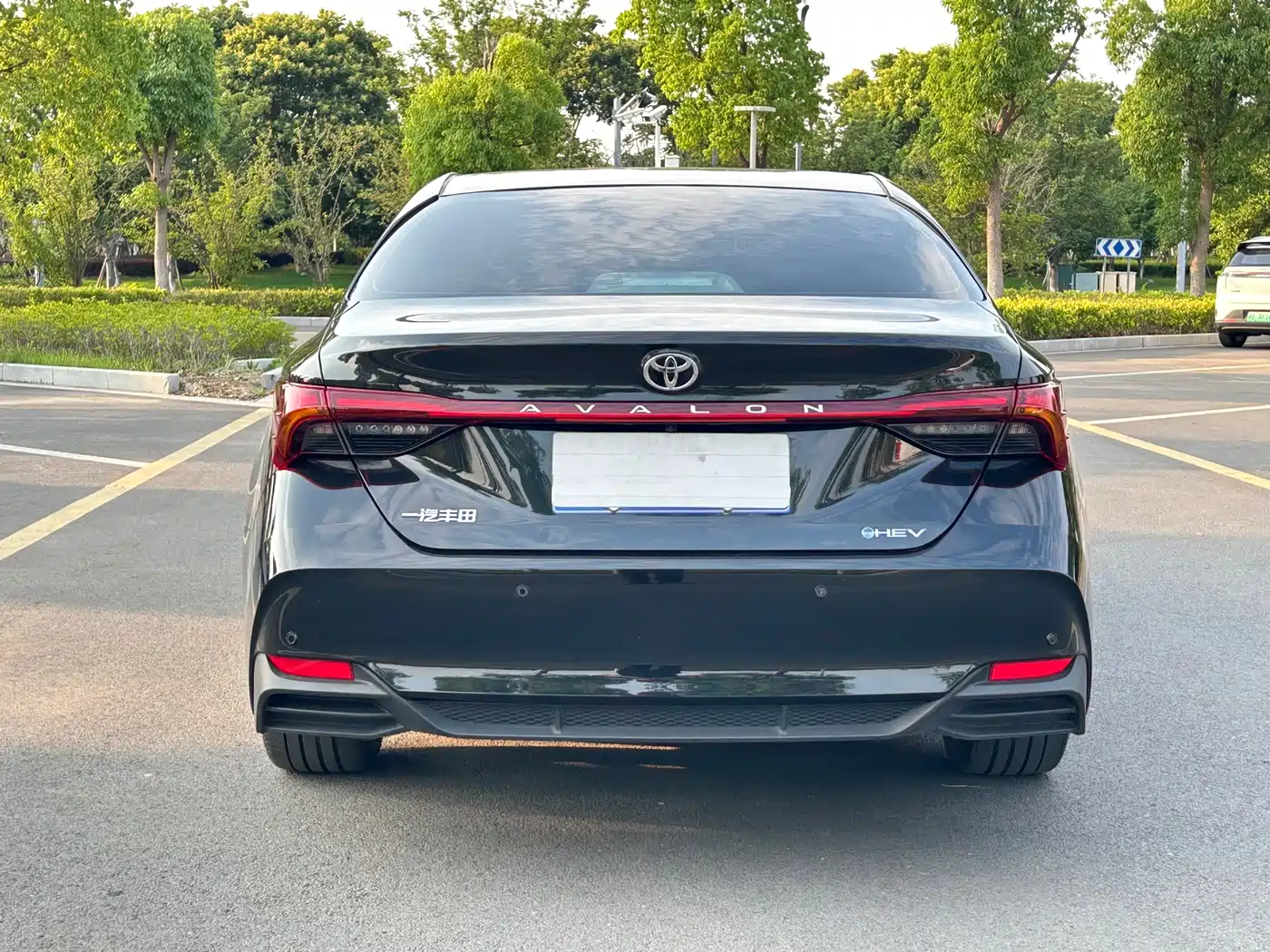 Toyota Avalon 2024 Hybrid 2.0L Luxury Edition фото 24