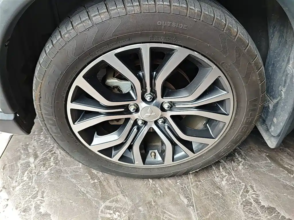 Mitsubishi Outlander 2018 2.4L 4WD Elite Edition 5-seater фото 23