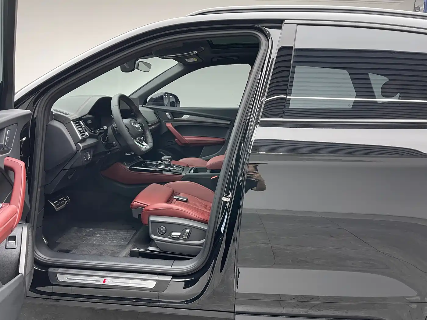 Audi Q5L 2024 Model 40 TFSI Luxury Dynamic фото 16