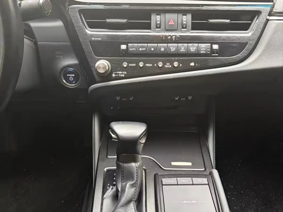 Lexus ES 2021 300h Luxury Edition фото 7