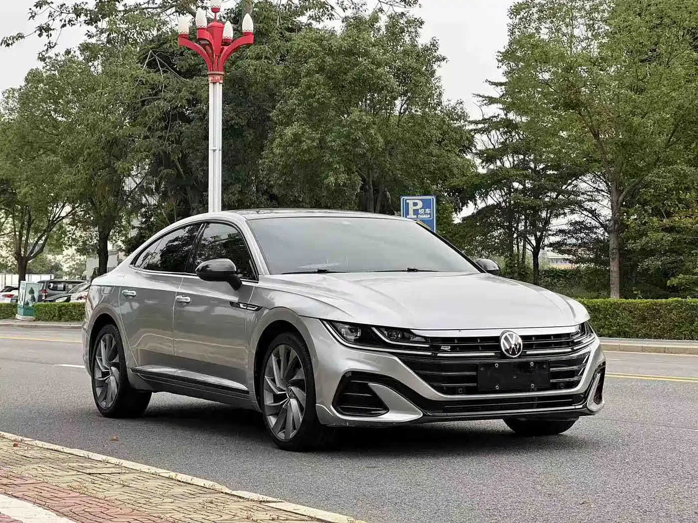 Volkswagen FAW-Volkswagen CC 2021 380TSI Eye-catching Edition 30th Anniversary фото 3