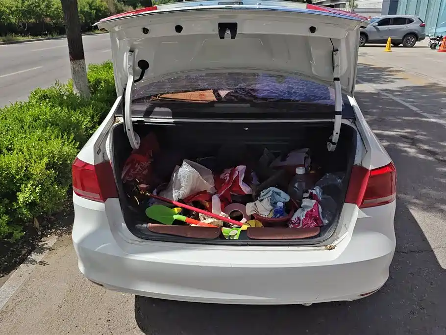 Volkswagen Santana 2015 1.6L Manual Trend Edition фото 4