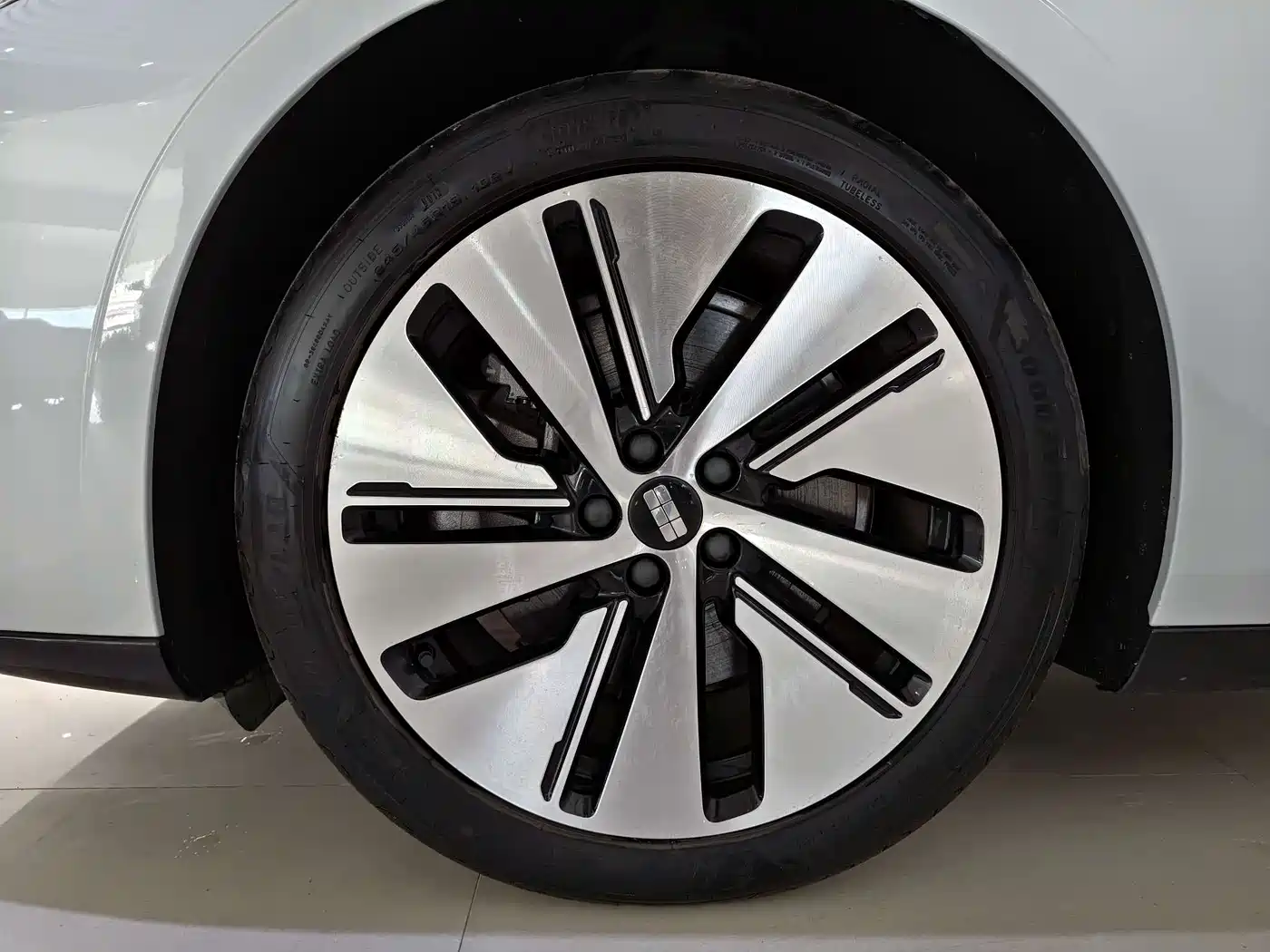 Geely Galaxy Galaxy E8 2024 665km RWD Starship Voyager Edition фото 7