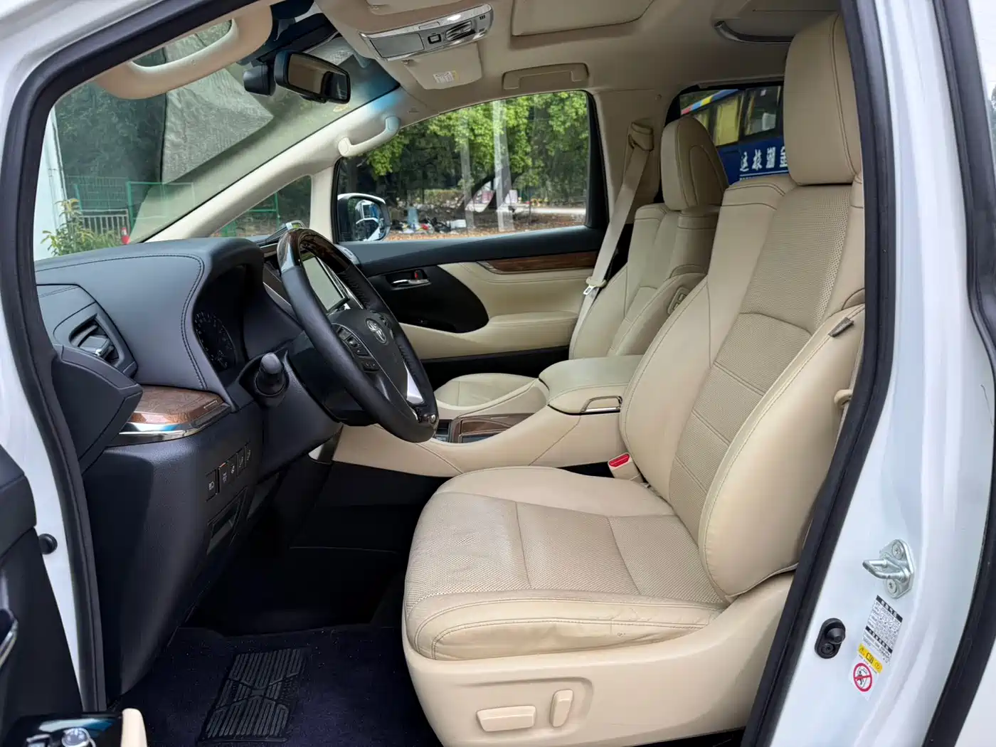 Toyota Alphard 2018 3.5L Premium фото 7