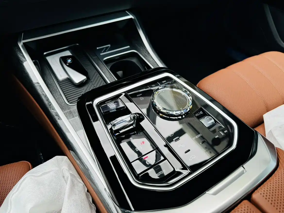 BMW 7 Series 2023 740Li Exclusive M Sport Package фото 16