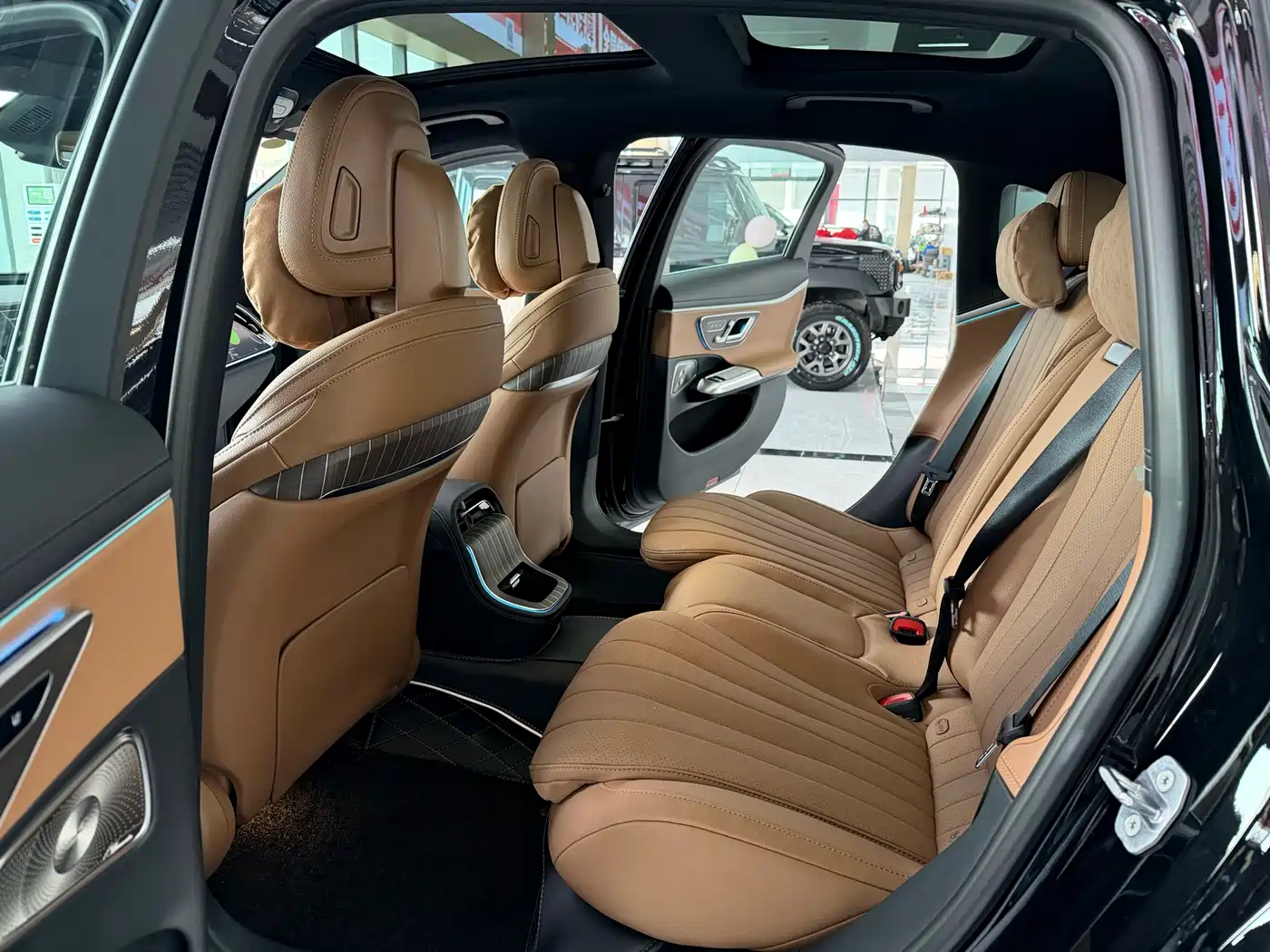 Mercedes-Benz E-Class 2026 E 300 L Luxury фото 14