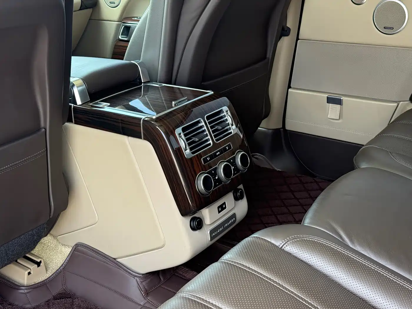 Land Rover Range Rover 2015 3.0 SC V6 Vogue SE Genesis Extended Edition фото 20