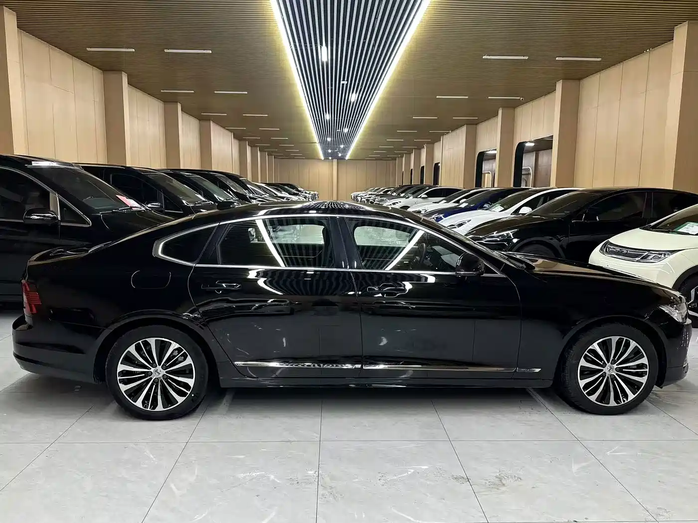 Volvo S90 Plug-in Hybrid 2024 2024 PHEV AWD Long Range Momentum Luxury Edition