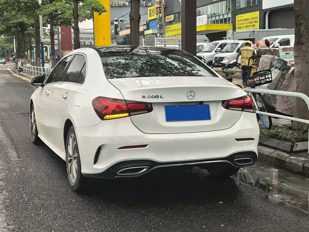 Mercedes-Benz A-Class 2019 A 200 L Sport Sedan фото 7
