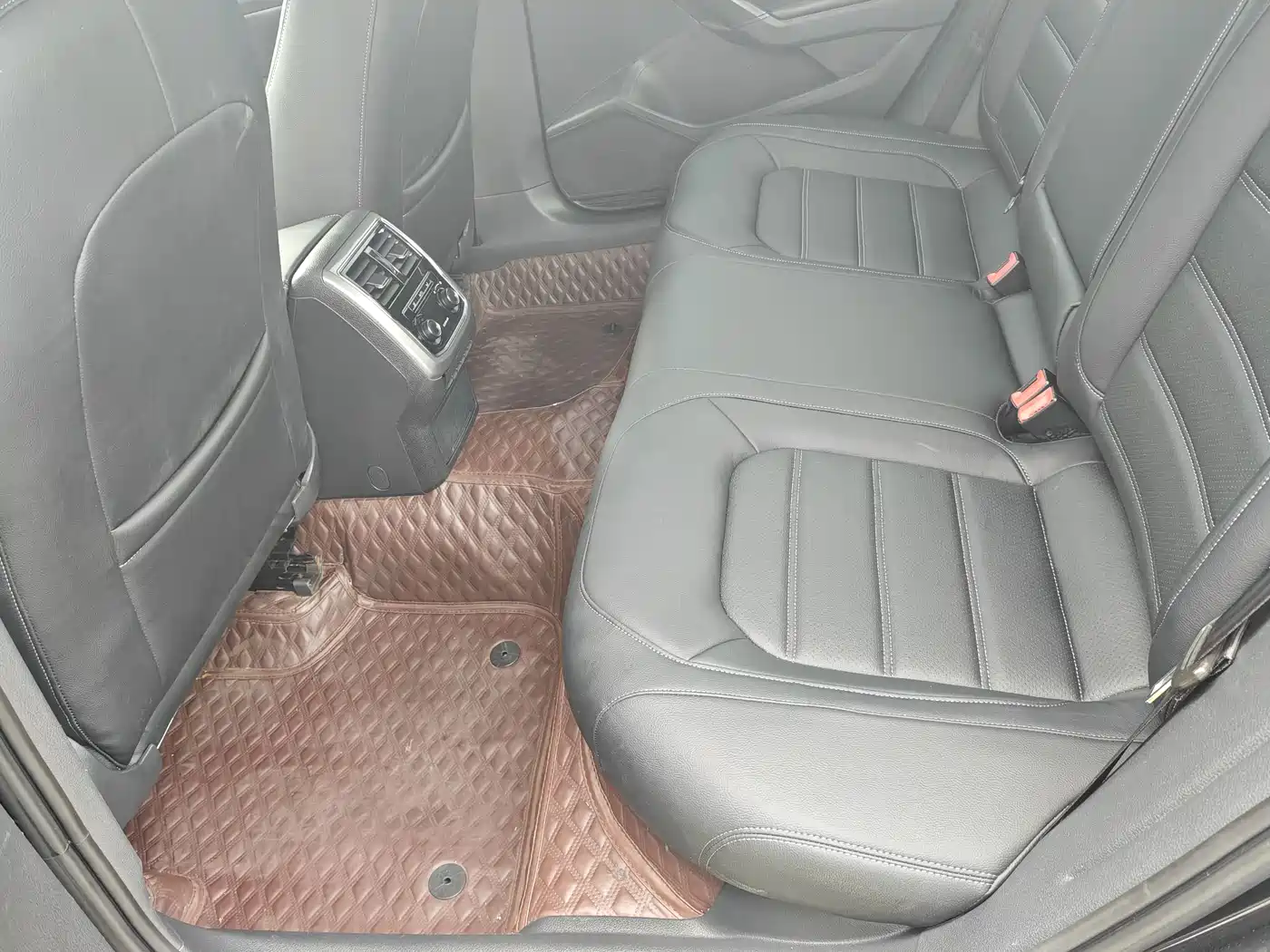 Volkswagen Passat 2016 330TSI DSG Honor Edition фото 5
