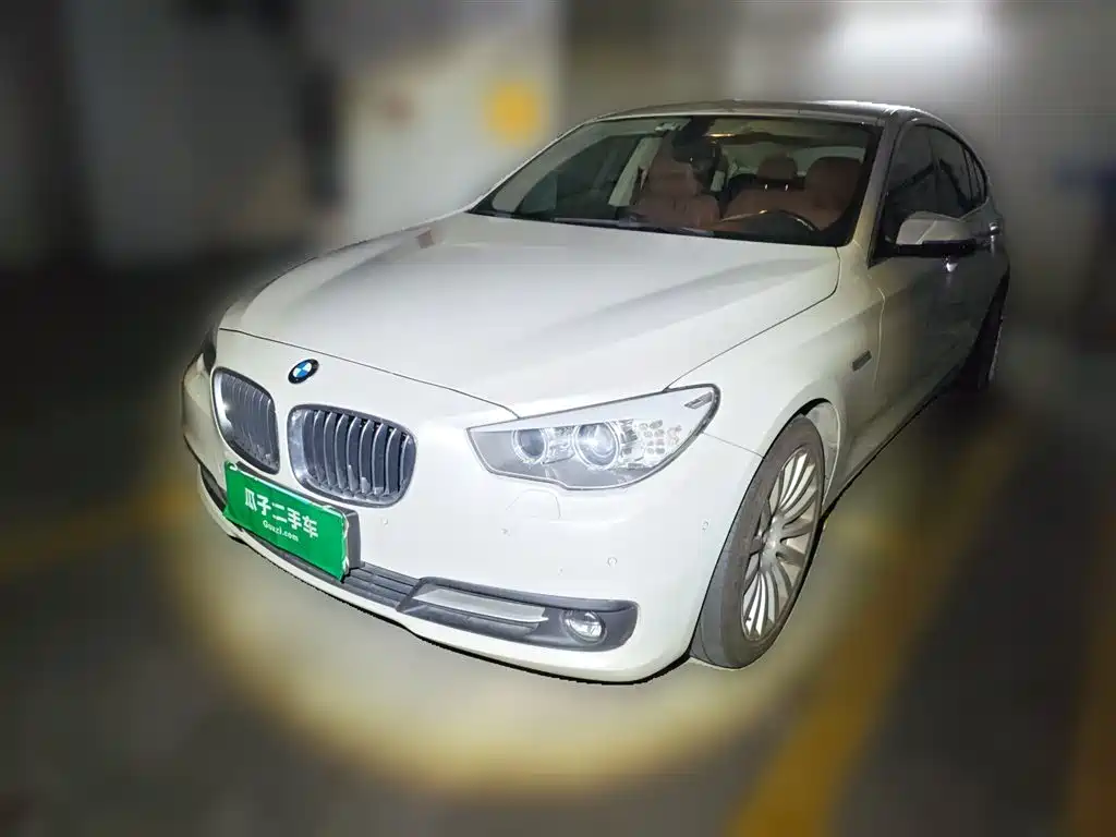 BMW 5 Series GT 2015 535i Leading фото 2