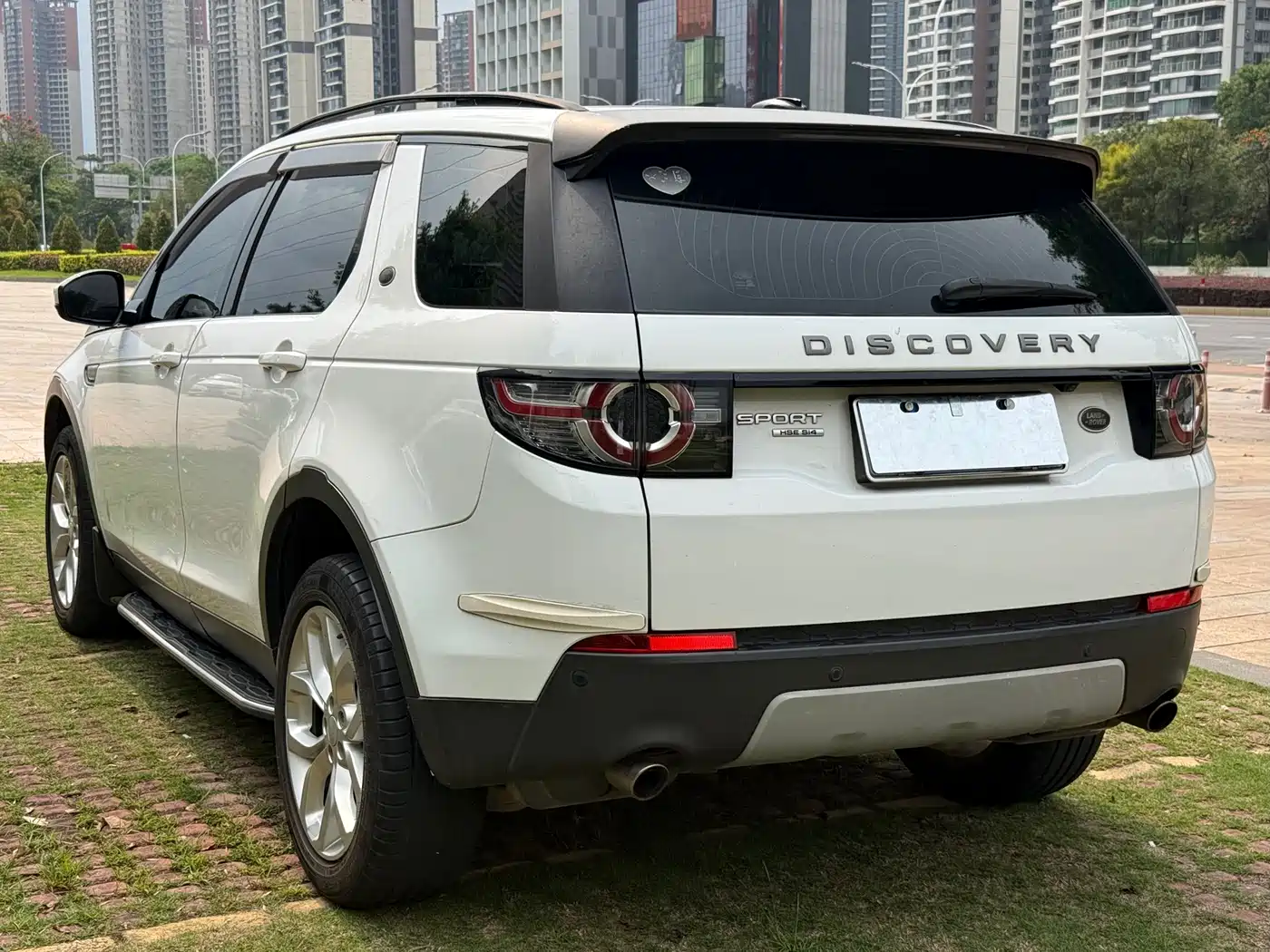 Land Rover Discovery Sport 2016 2.0T HSE фото 9