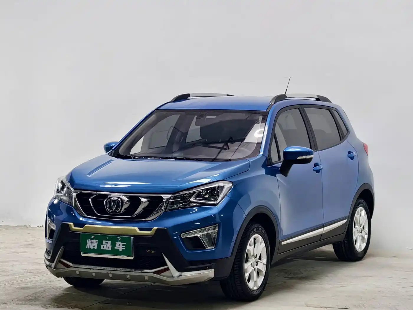 Фото 1 - Changan CS15
