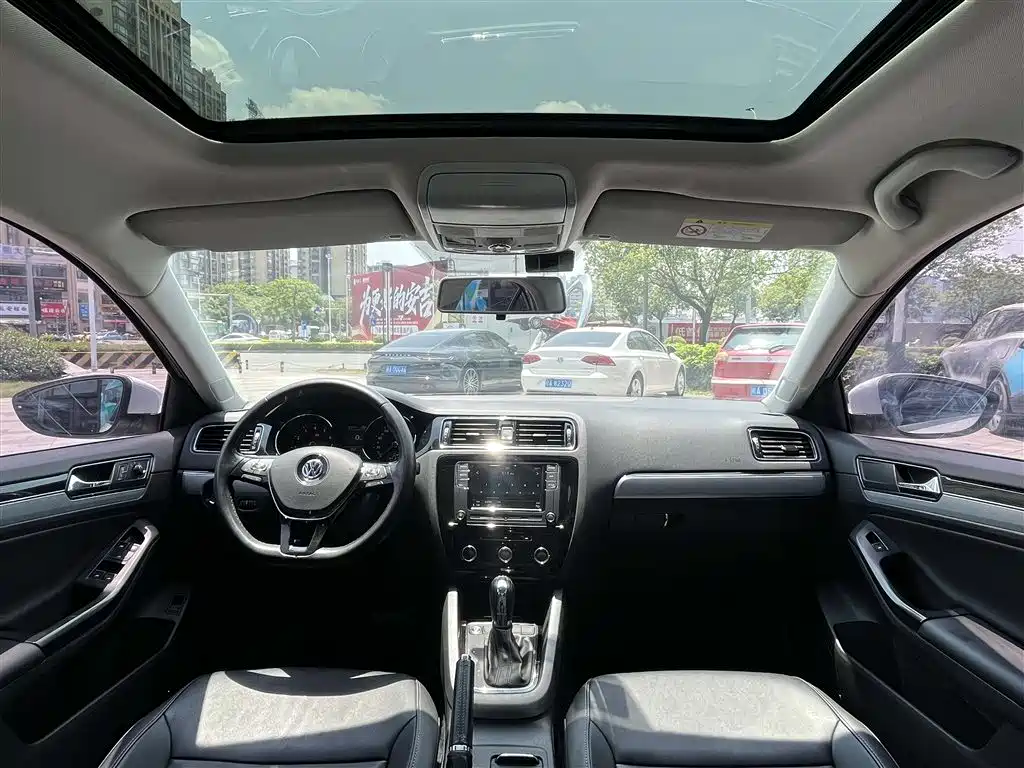 Volkswagen Sagitar 2018 280TSI DSG Spark Edition фото 16