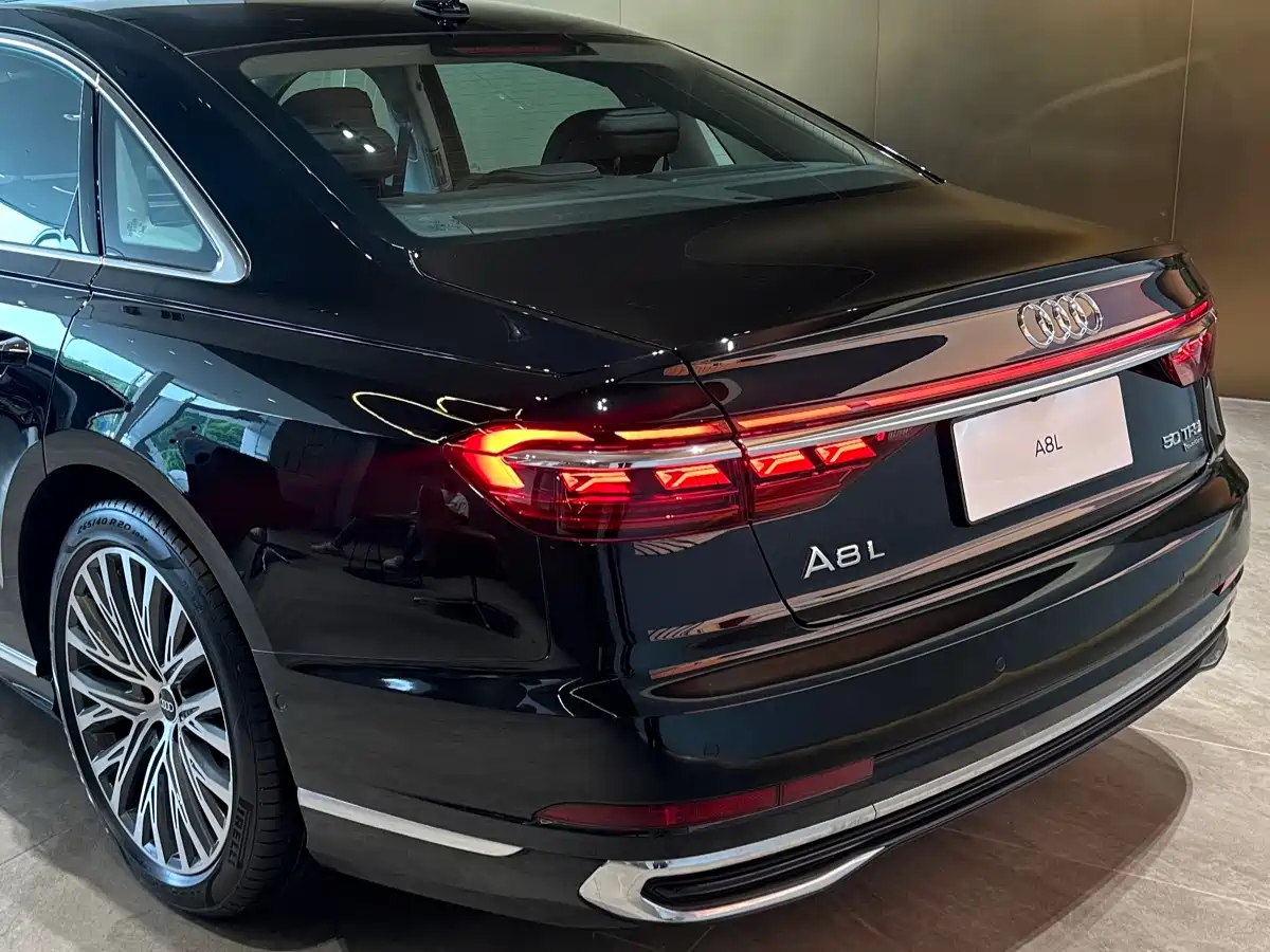 Audi A8 2026 A8L 50 TFSI quattro Selection фото 7